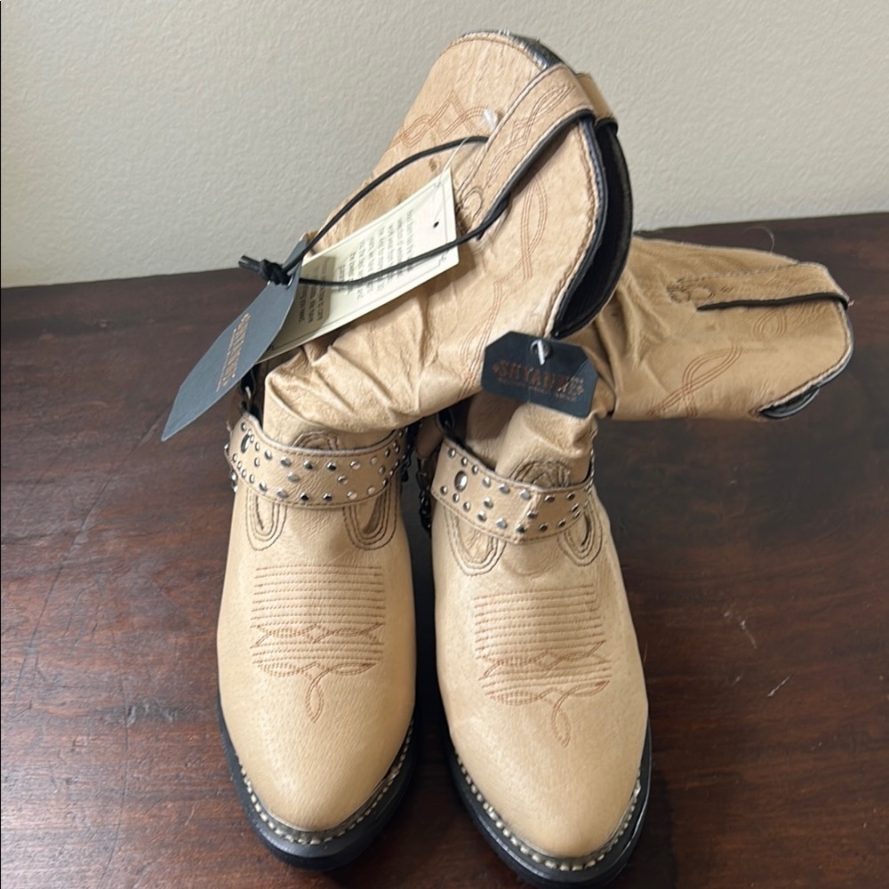 Shyanne Nwt Tan Cowboy Boots With Distressed Leather Sz 7